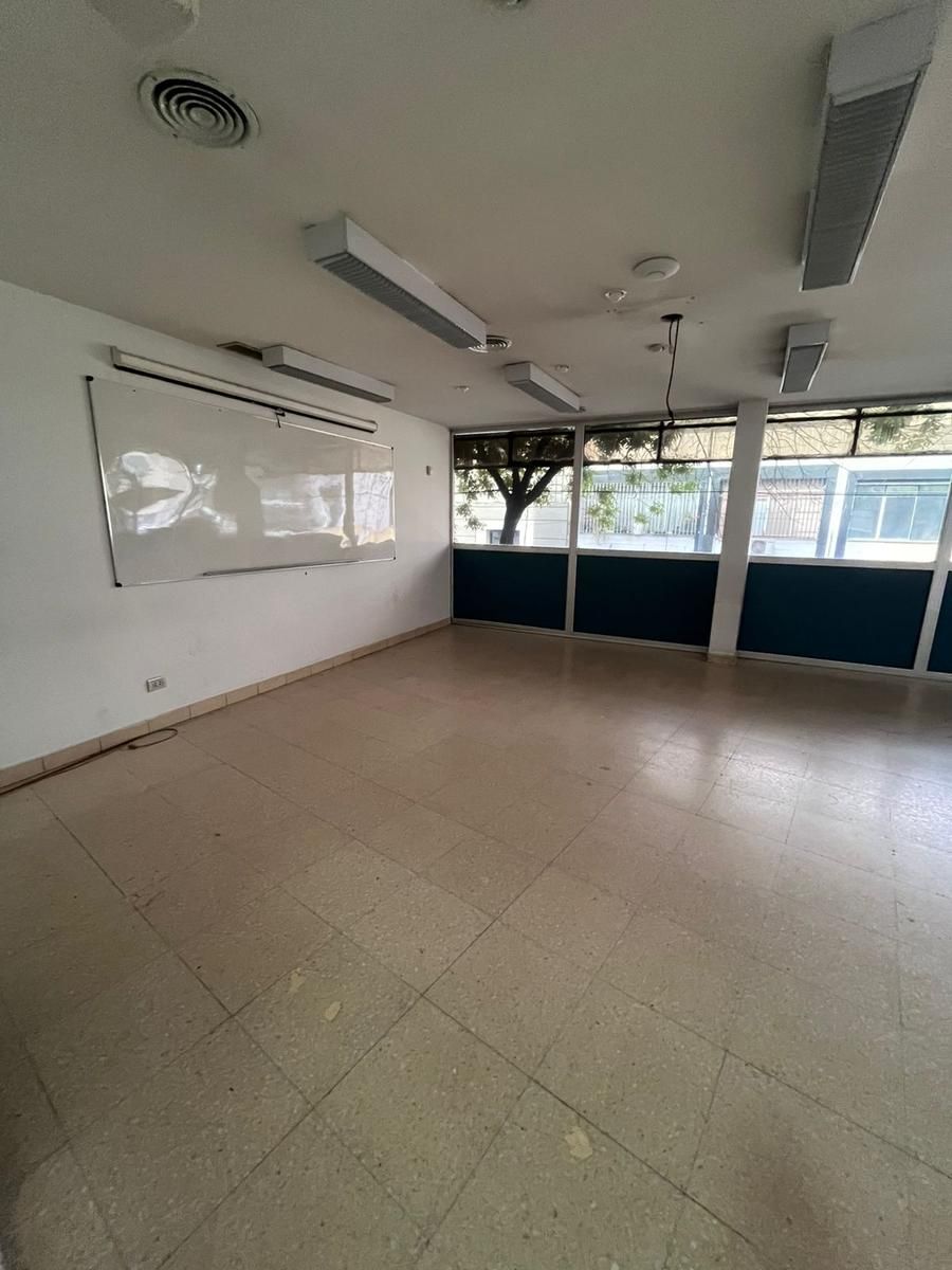 SE VENDE OFICINA DE 320 M2 EN BALVANERA - 8