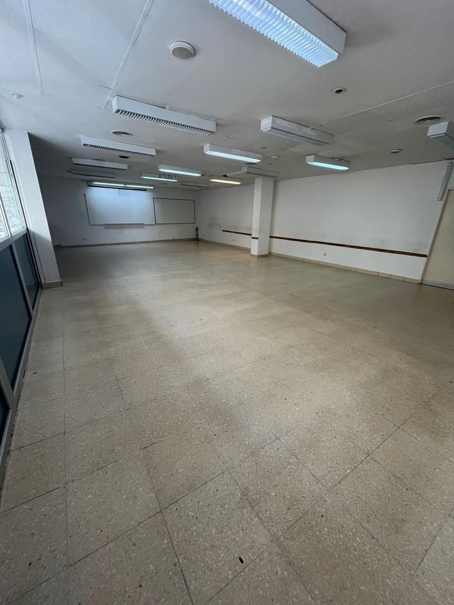 SE VENDE OFICINA DE 320 M2 EN BALVANERA - 10