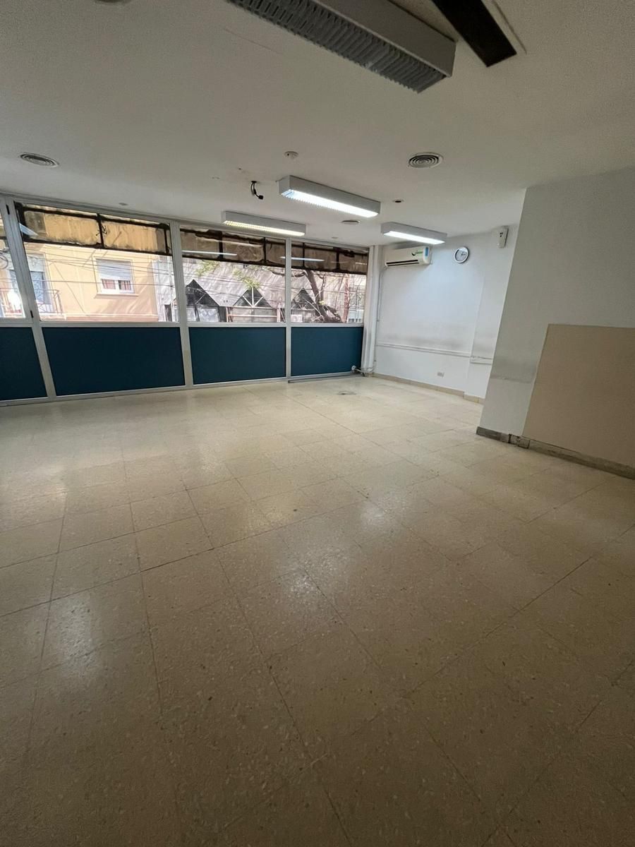 SE VENDE OFICINA DE 320 M2 EN BALVANERA - 12