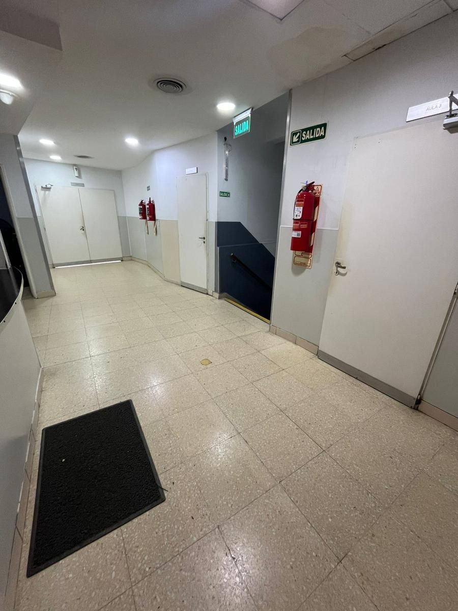 SE VENDE OFICINA DE 320 M2 EN BALVANERA - 19