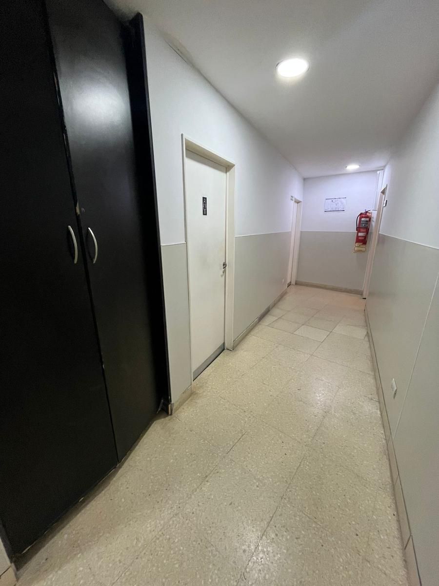 SE VENDE OFICINA DE 320 M2 EN BALVANERA - 22