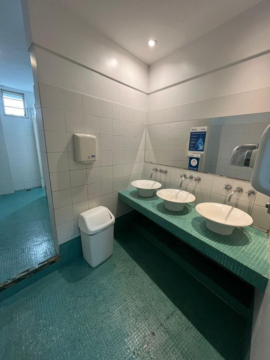 SE VENDE OFICINA DE 320 M2 EN BALVANERA - 26