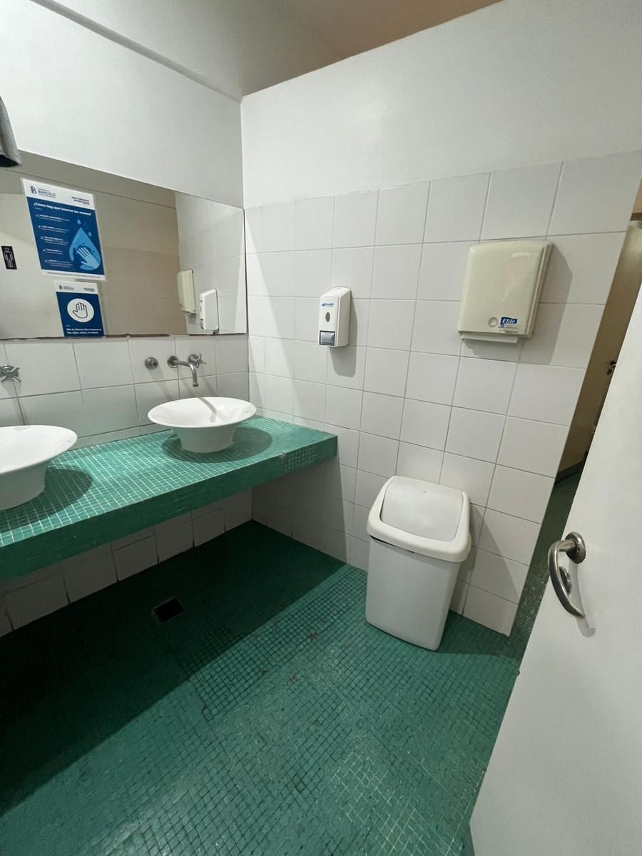 SE VENDE OFICINA DE 320 M2 EN BALVANERA - 27