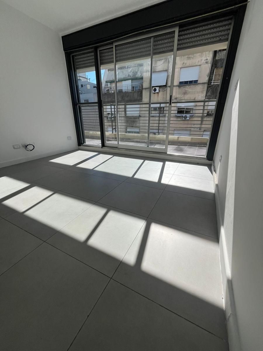 SE VENDE DPTO 3 AMB. CON COCHERA Y TERRAZA AL FRENTE - 2