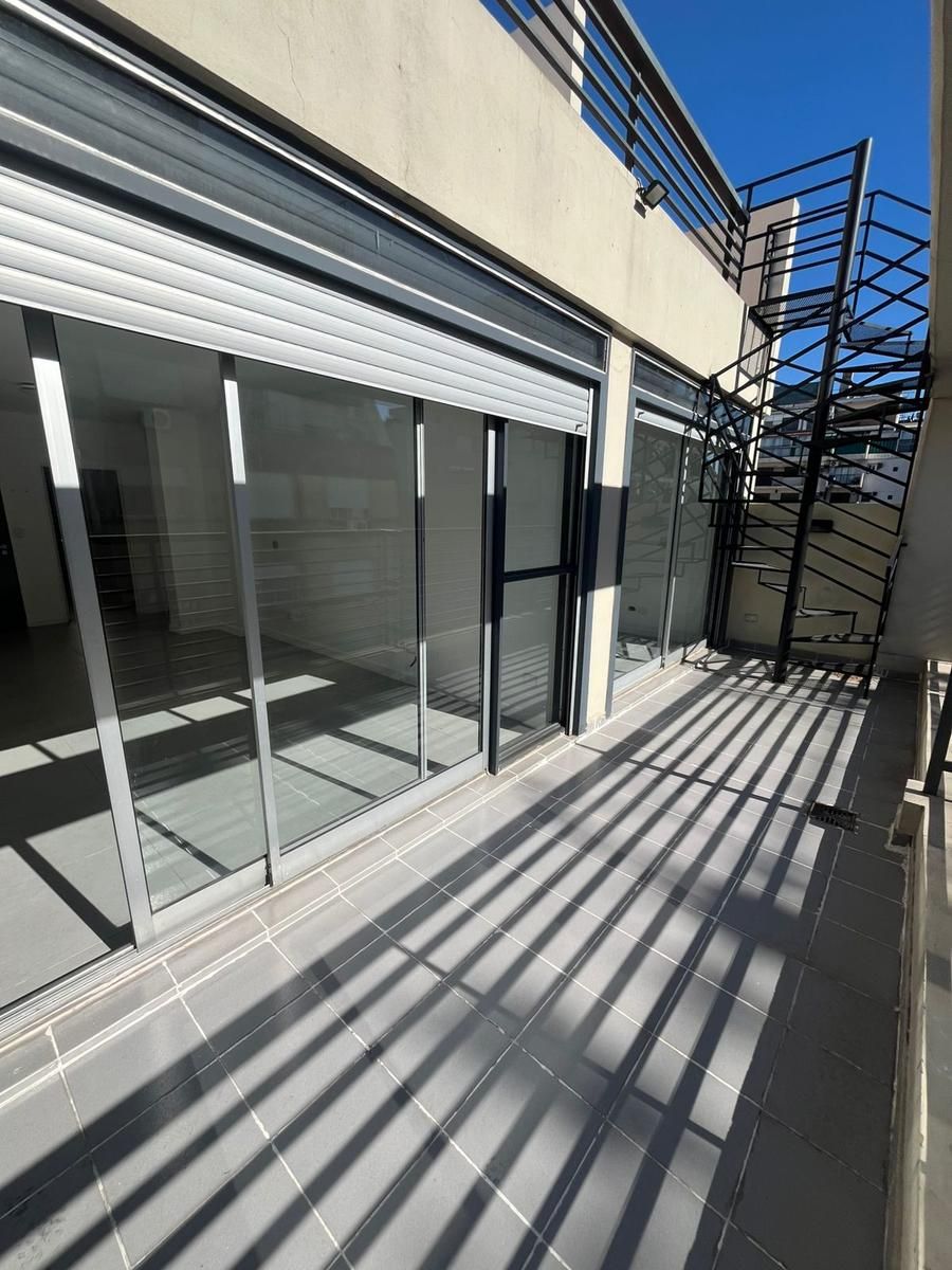 SE VENDE DPTO 3 AMB. CON COCHERA Y TERRAZA AL FRENTE - 6