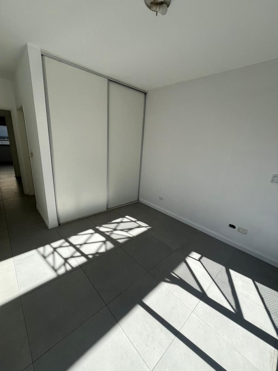 SE VENDE DPTO 3 AMB. CON COCHERA Y TERRAZA AL FRENTE - 25