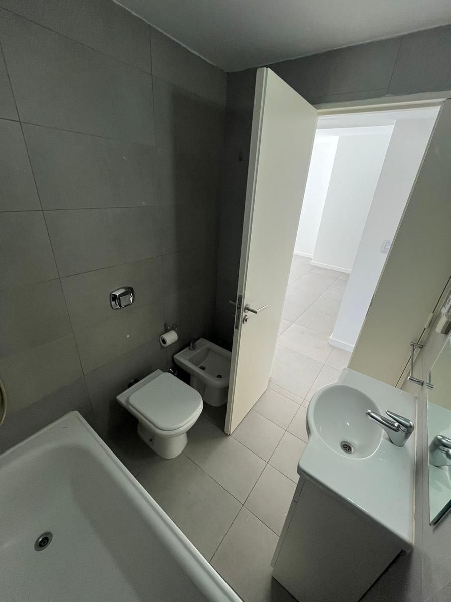 SE VENDE DPTO 3 AMB. CON COCHERA Y TERRAZA AL FRENTE - 32