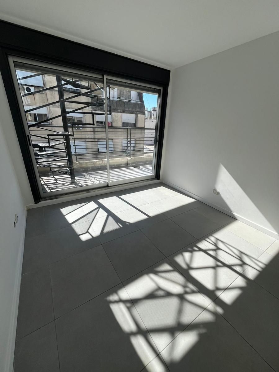 SE VENDE DPTO 3 AMB. CON COCHERA Y TERRAZA AL FRENTE - 38
