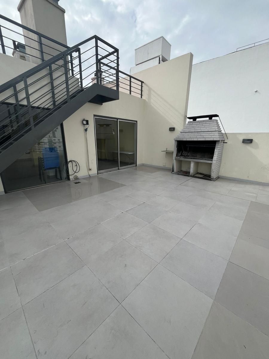SE VENDE DPTO 3 AMB. CON COCHERA Y TERRAZA AL FRENTE - 40