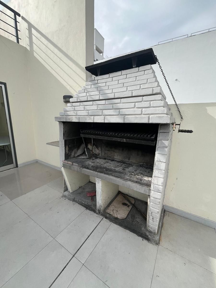 SE VENDE DPTO 3 AMB. CON COCHERA Y TERRAZA AL FRENTE - 44