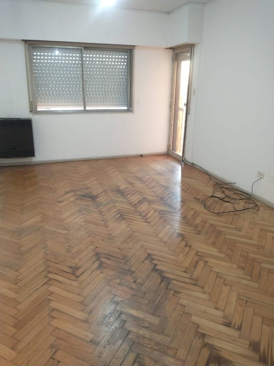 SE VENDE DPTO 4 AMB. AL FRENTE CON BALCON EN MONTE CASTRO - 6