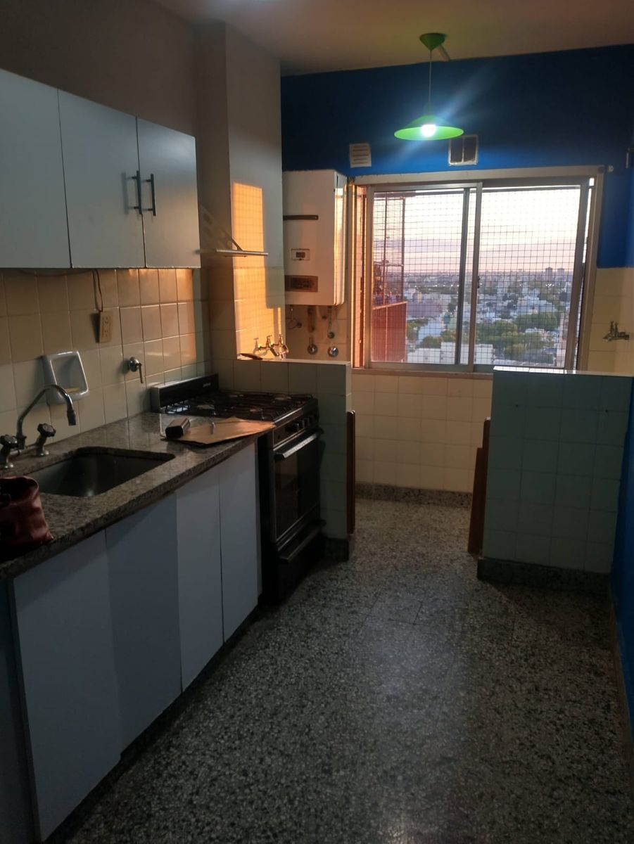 SE VENDE DPTO 4 AMB. AL FRENTE CON BALCON EN MONTE CASTRO - 7