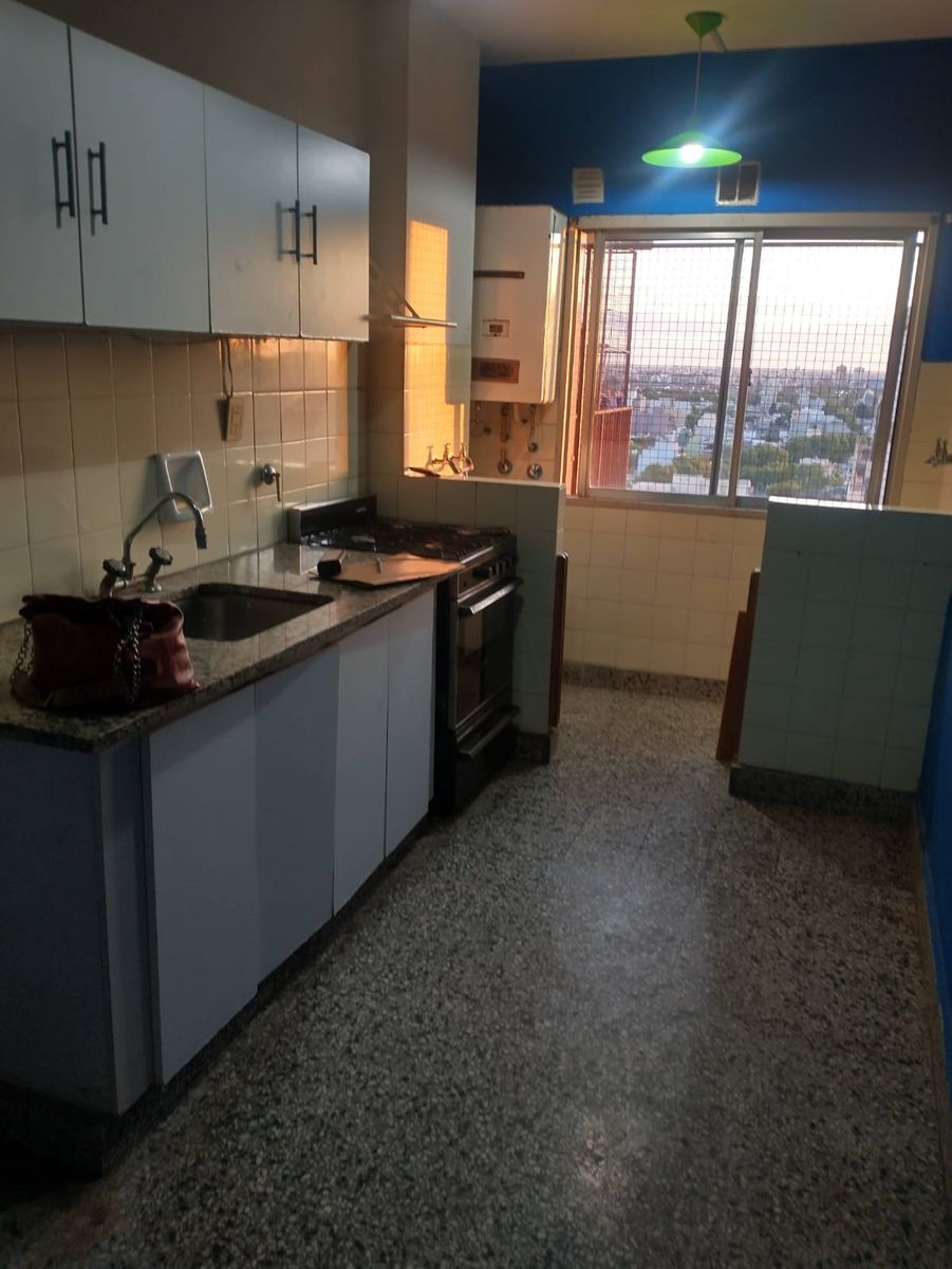 SE VENDE DPTO 4 AMB. AL FRENTE CON BALCON EN MONTE CASTRO - 8