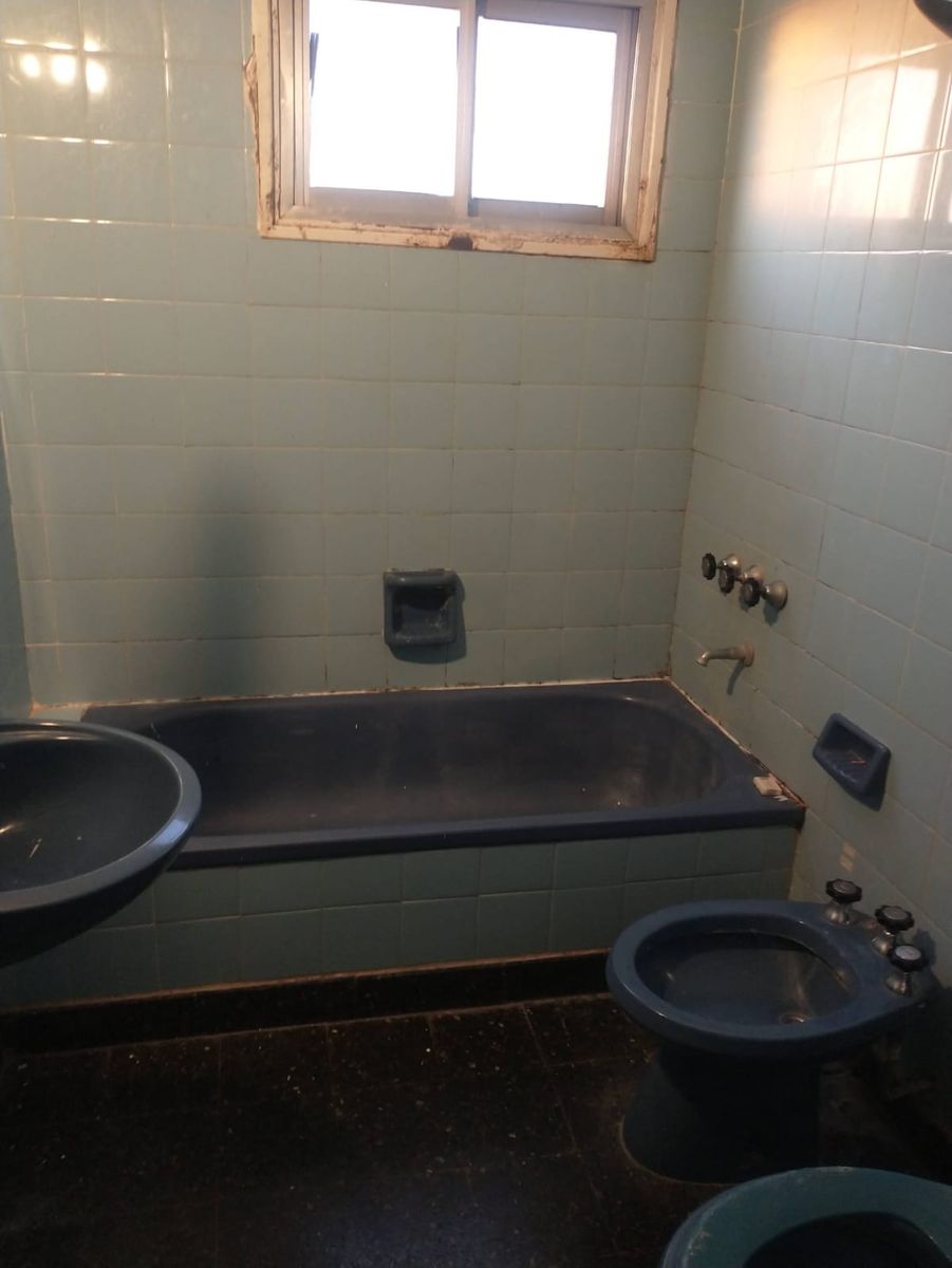 SE VENDE DPTO 4 AMB. AL FRENTE CON BALCON EN MONTE CASTRO - 9