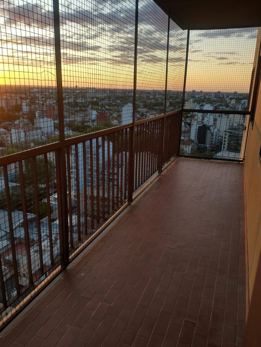 SE VENDE DPTO 4 AMB. AL FRENTE CON BALCON EN MONTE CASTRO - 10