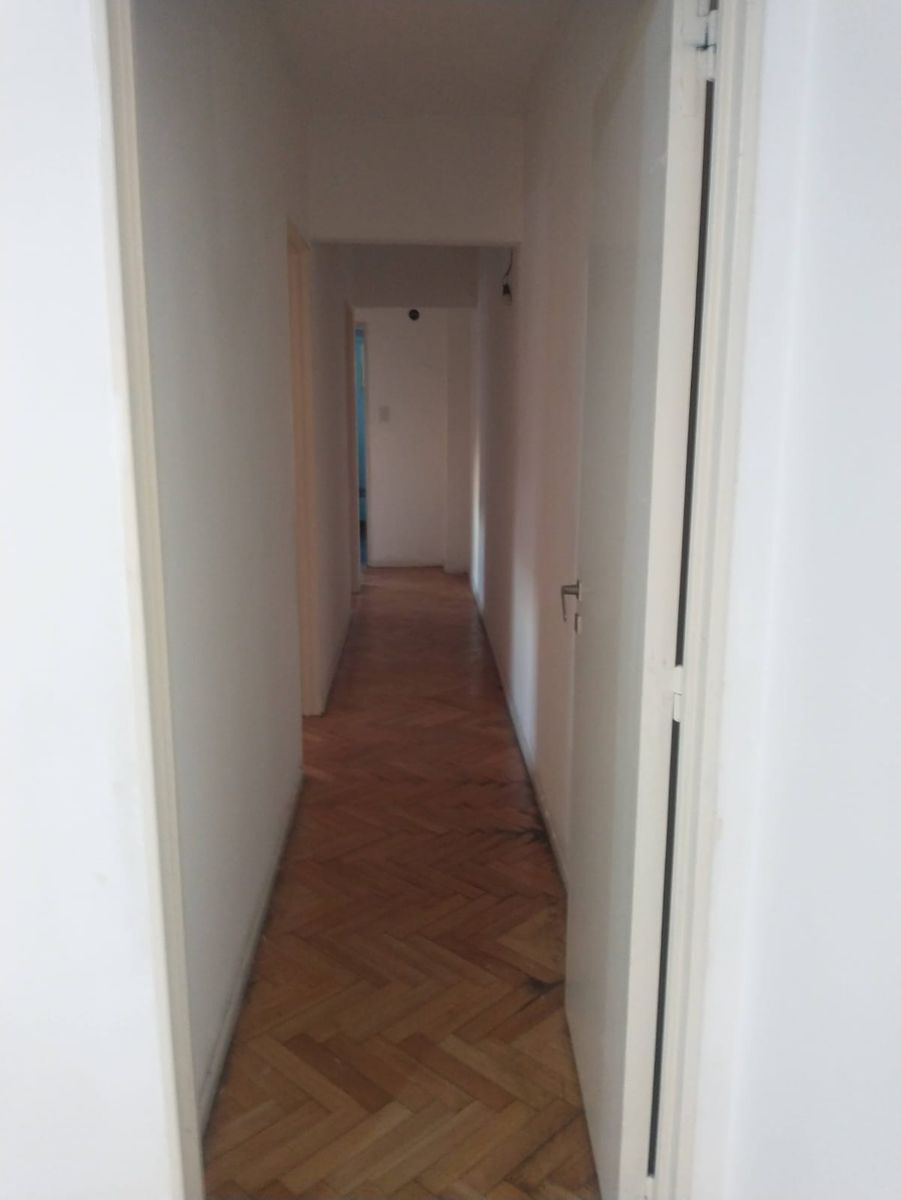 SE VENDE DPTO 4 AMB. AL FRENTE CON BALCON EN MONTE CASTRO - 13
