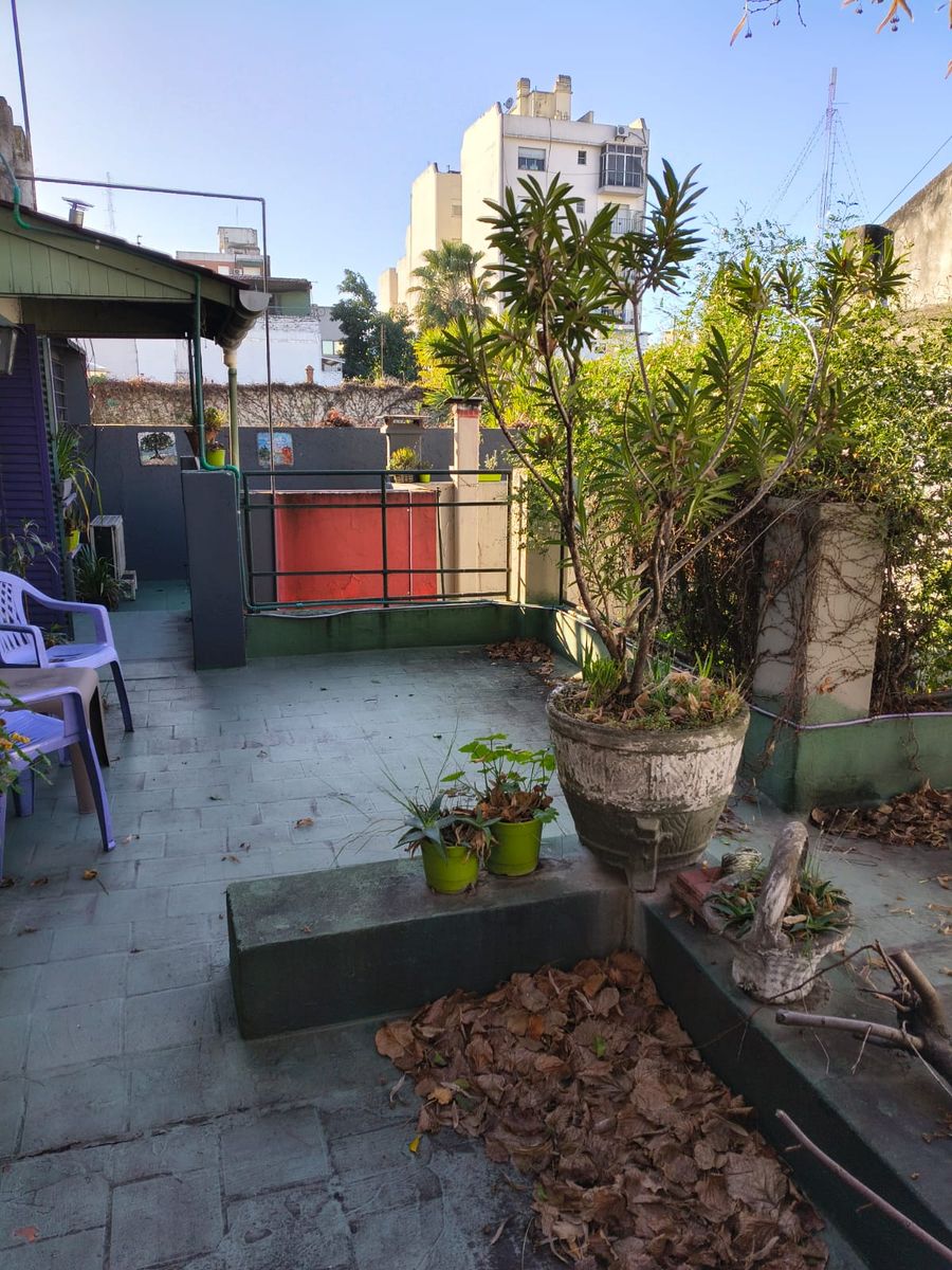 SE VENDE CASA CON COCHERA TERRAZA Y SALON EN FLORESTA - 23