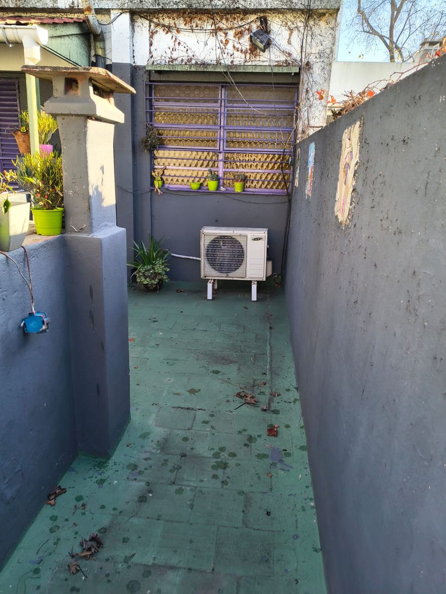 SE VENDE CASA CON COCHERA TERRAZA Y SALON EN FLORESTA - 25