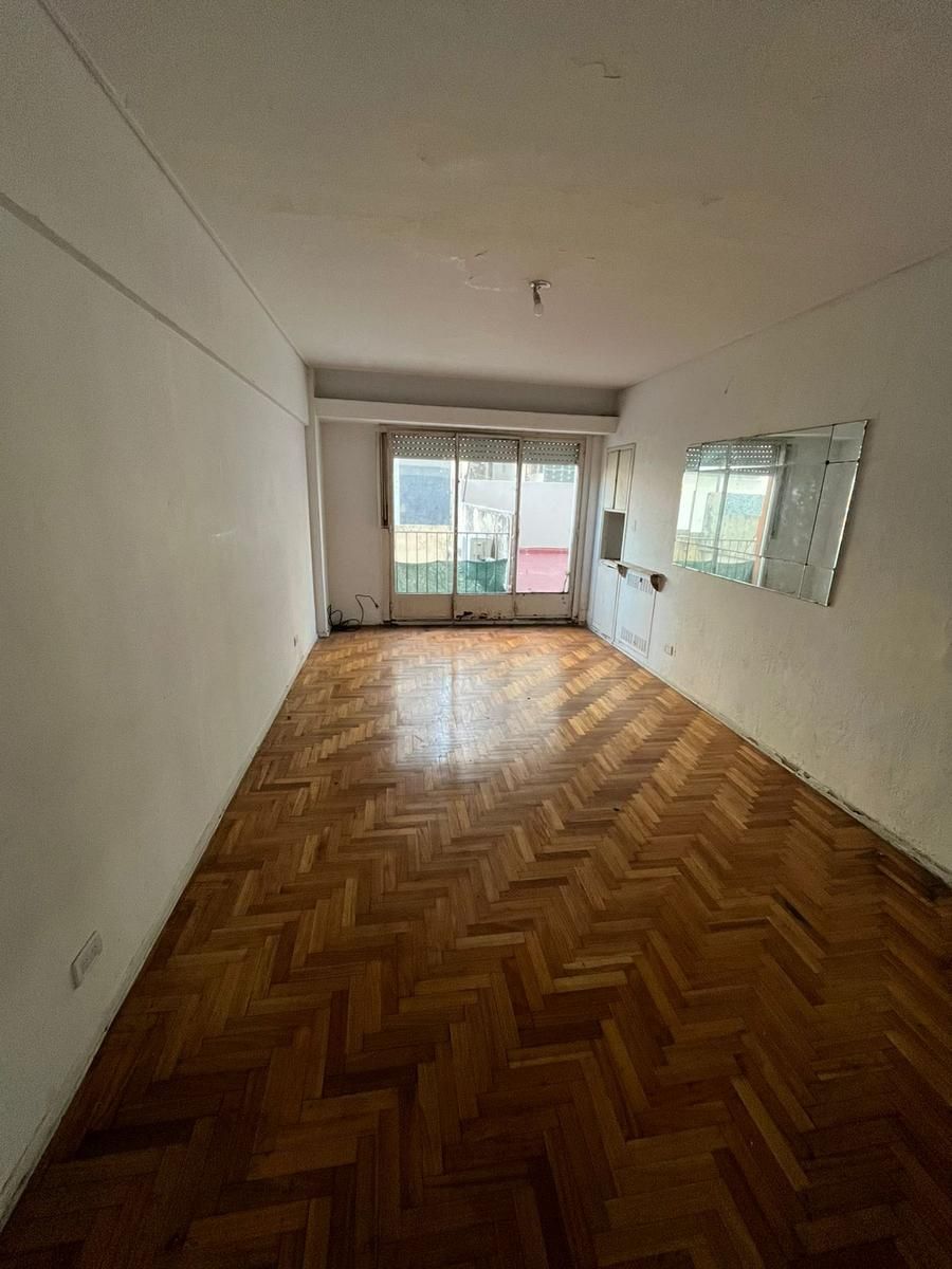 SE VENDE DPTO 4 AMB. CON TERRAZA A RECICLAR