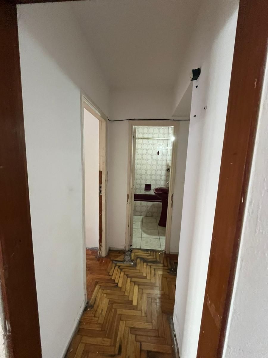 SE VENDE DPTO 4 AMB. CON TERRAZA A RECICLAR — foto 3