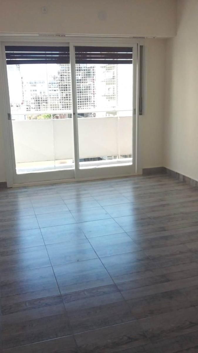 SE VENDE DPTO 4 AMB. AL FRENTE CON BALCON - 1