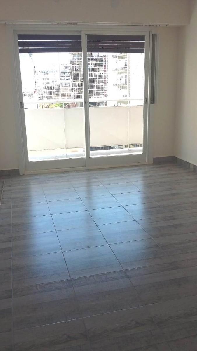 SE VENDE DPTO 4 AMB. AL FRENTE CON BALCON - 2