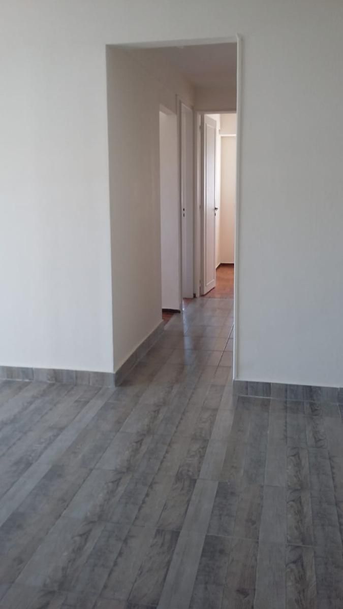 SE VENDE DPTO 4 AMB. AL FRENTE CON BALCON - 4