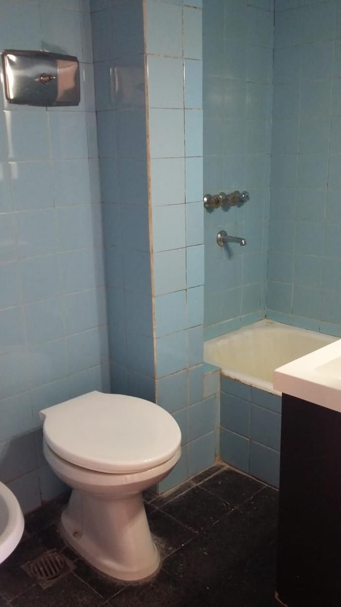 SE VENDE DPTO 4 AMB. AL FRENTE CON BALCON - 14