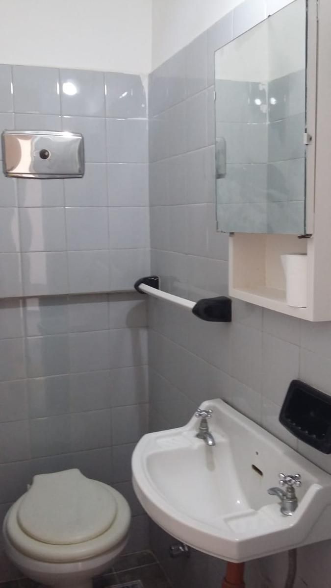 SE VENDE DPTO 4 AMB. AL FRENTE CON BALCON - 21
