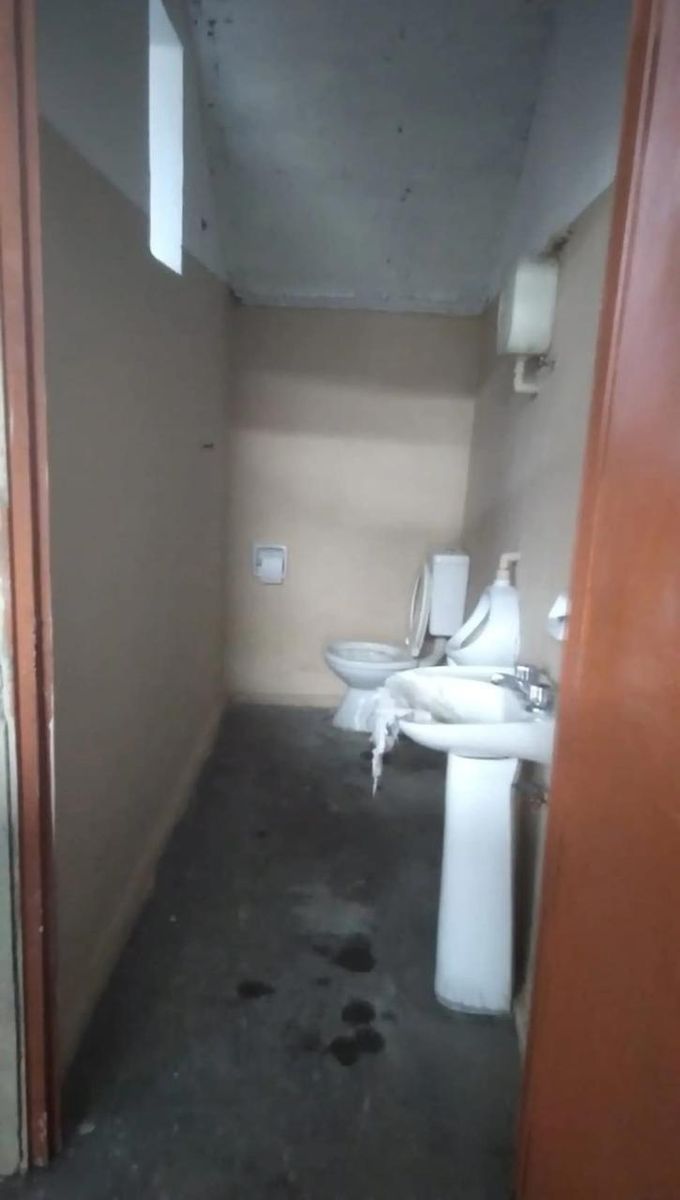 SE VENDE Galpón/Depósito + Dpto en planta alta. en LOMAS DEL MIRADOR - 5