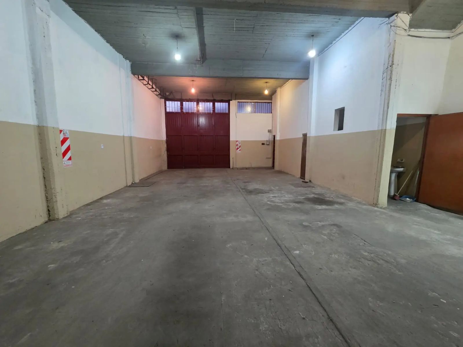 SE VENDE Galpón/Depósito + Dpto en planta alta. en LOMAS DEL MIRADOR - 6