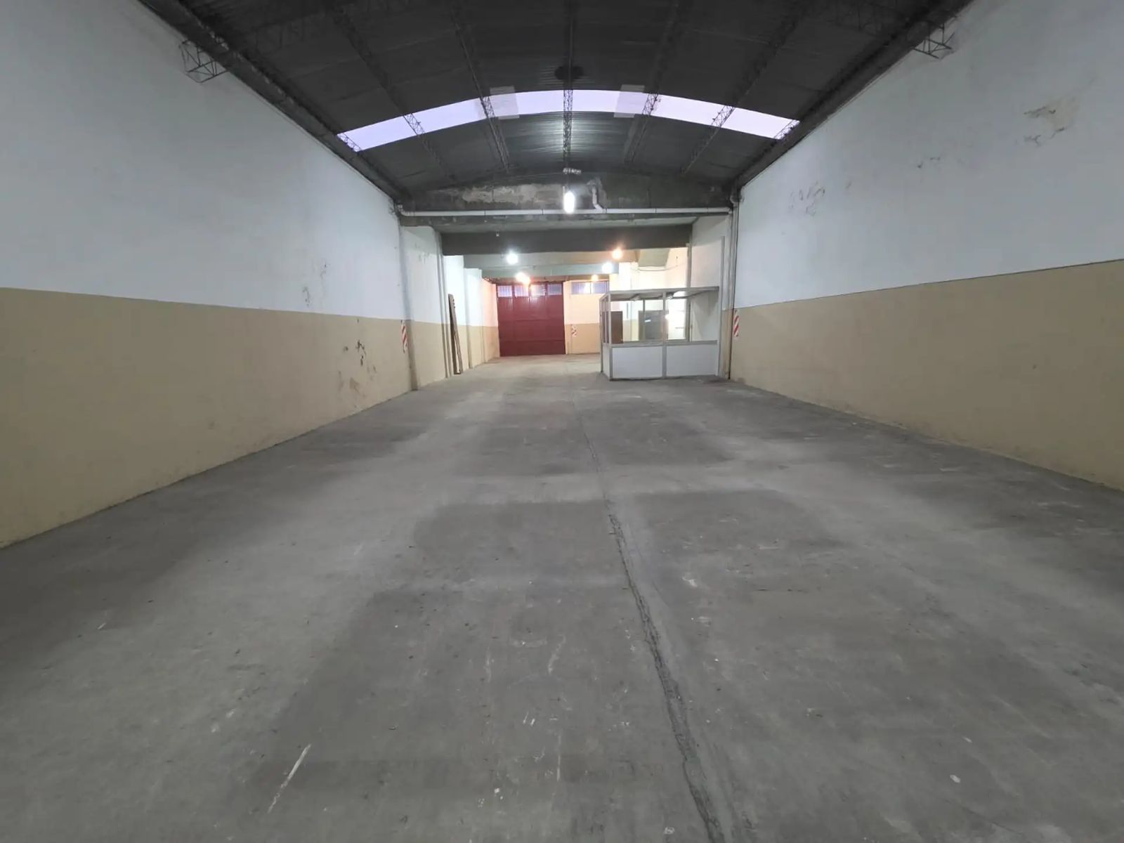 SE VENDE Galpón/Depósito + Dpto en planta alta. en LOMAS DEL MIRADOR - 9