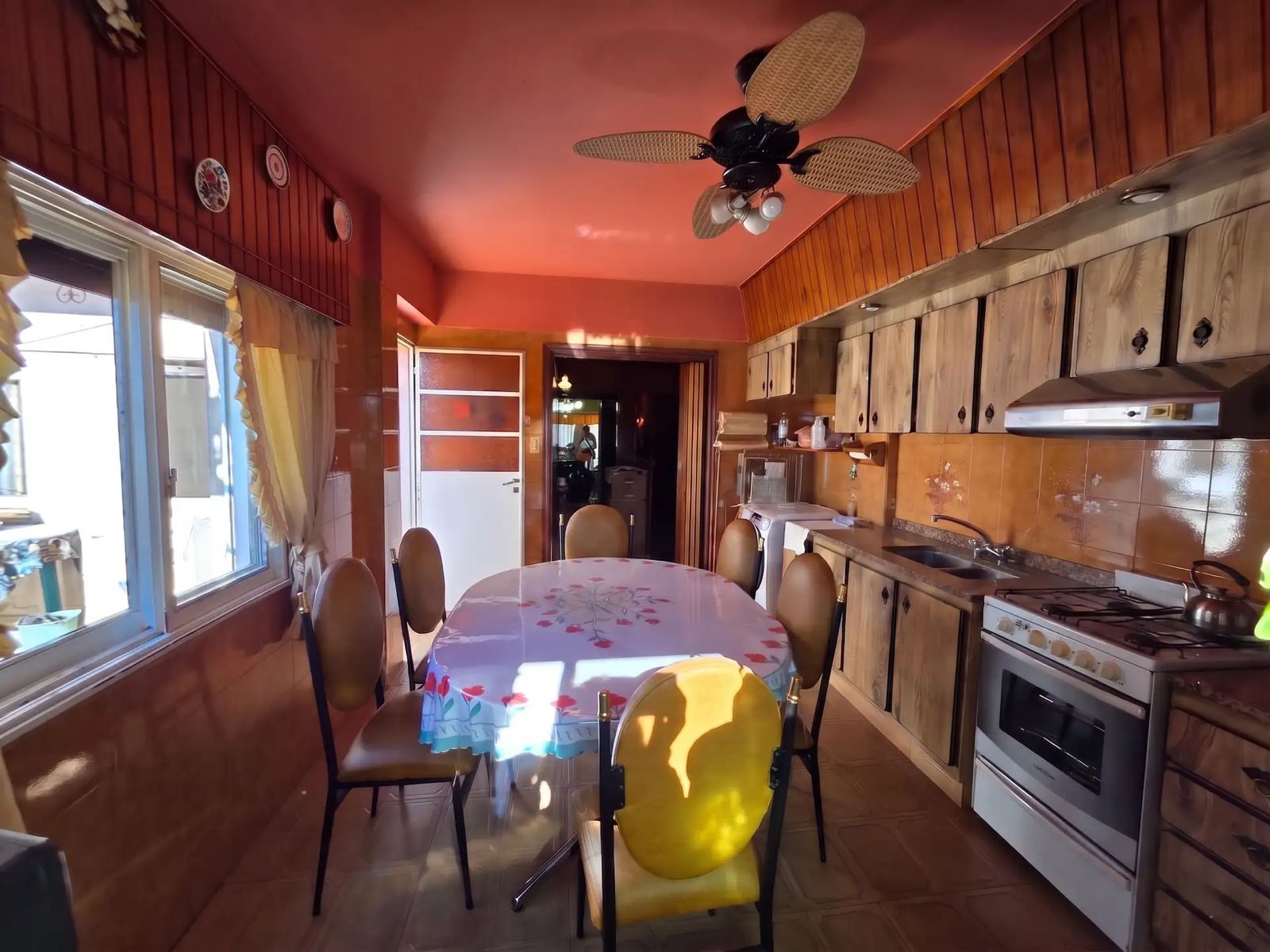 SE VENDE Galpón/Depósito + Dpto en planta alta. en LOMAS DEL MIRADOR - 17