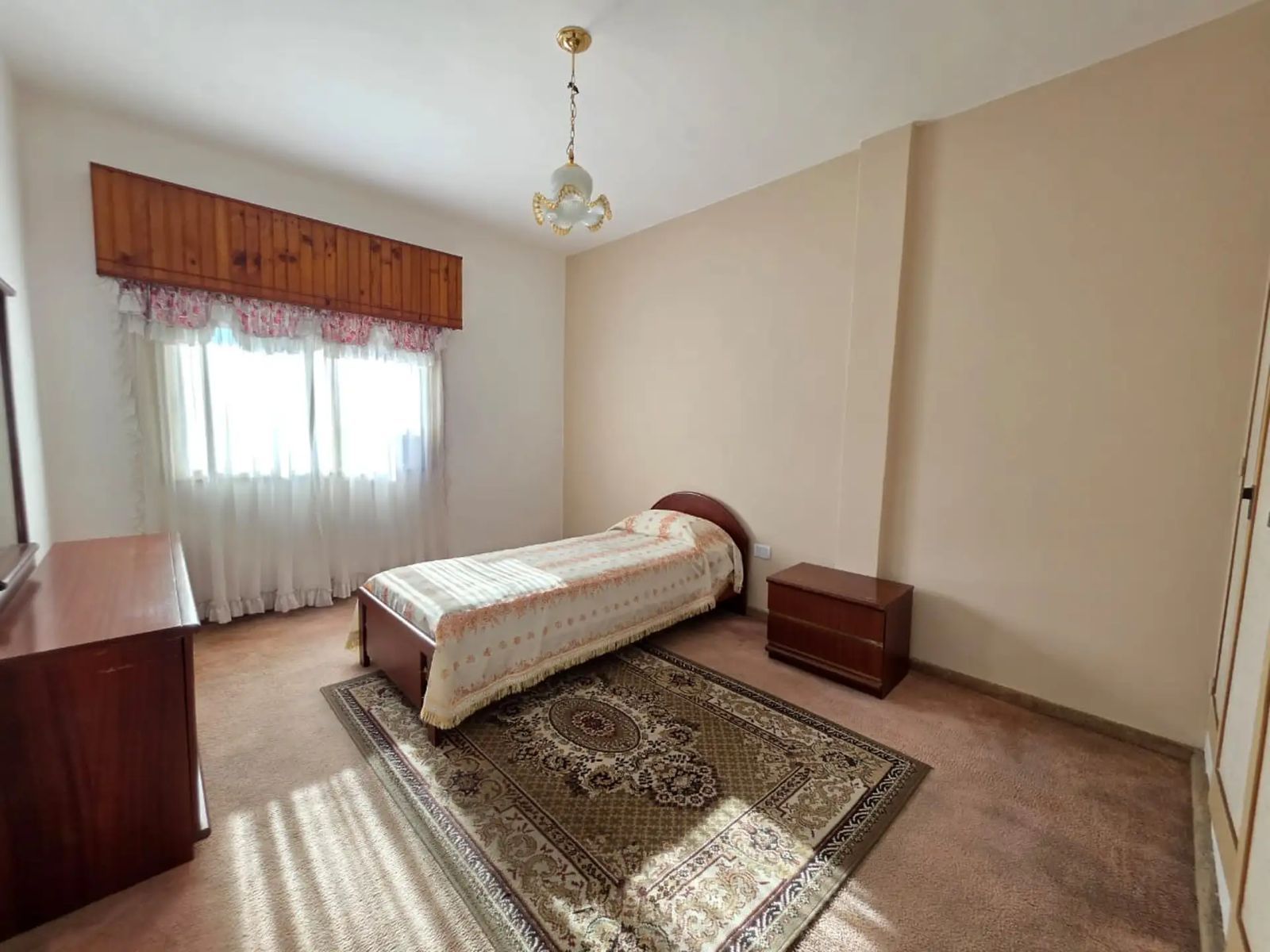 SE VENDE Galpón/Depósito + Dpto en planta alta. en LOMAS DEL MIRADOR - 23