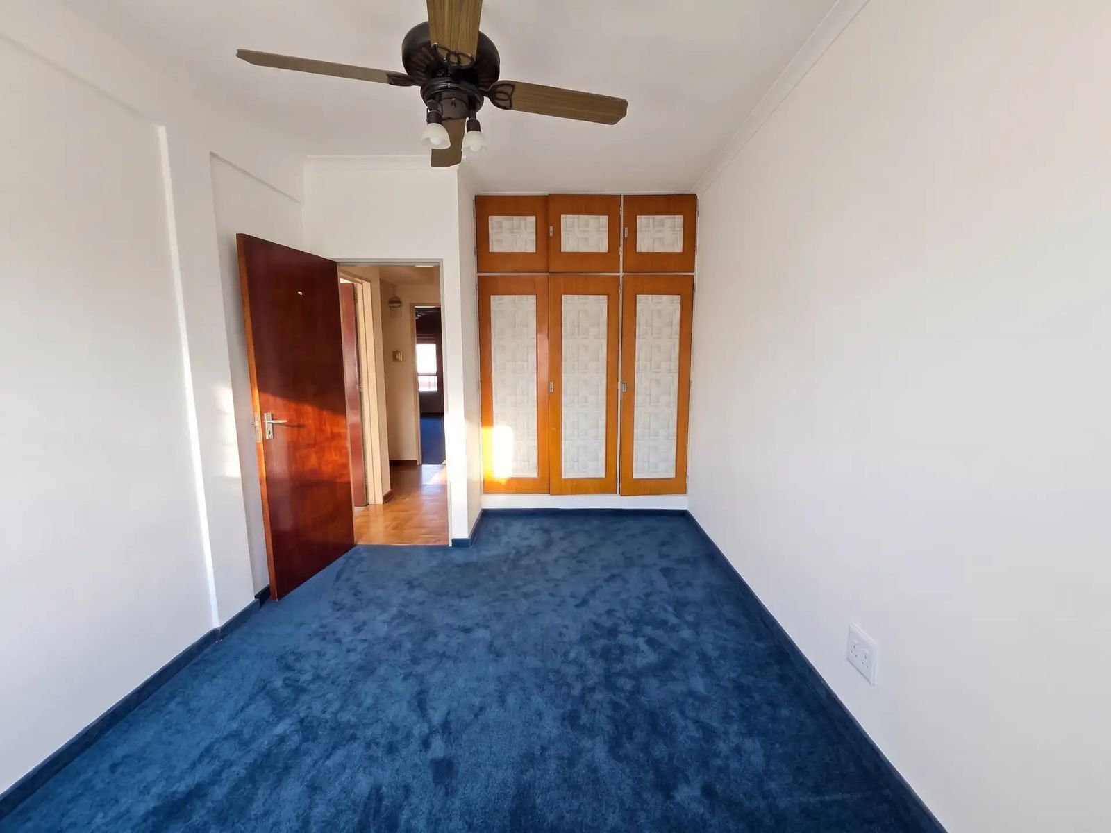 SE VENDE Galpón/Depósito + Dpto en planta alta. en LOMAS DEL MIRADOR - 24