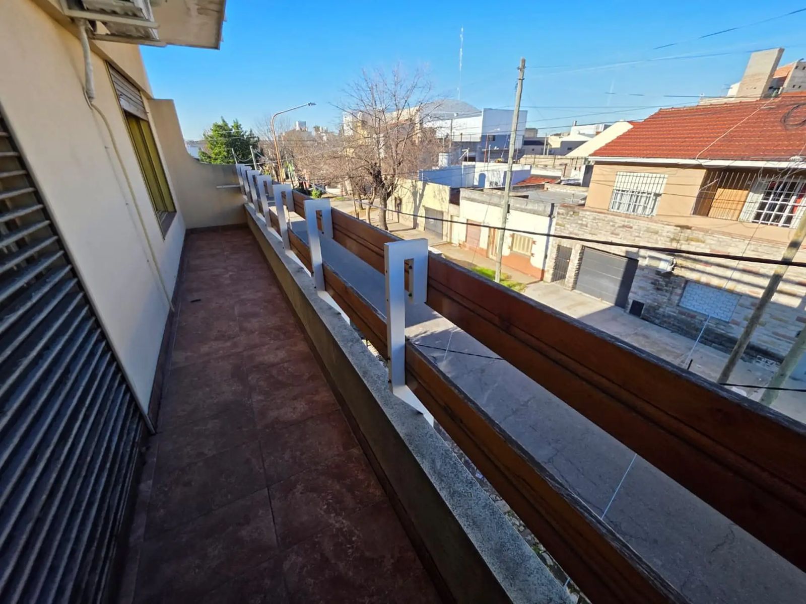 SE VENDE Galpón/Depósito + Dpto en planta alta. en LOMAS DEL MIRADOR - 26