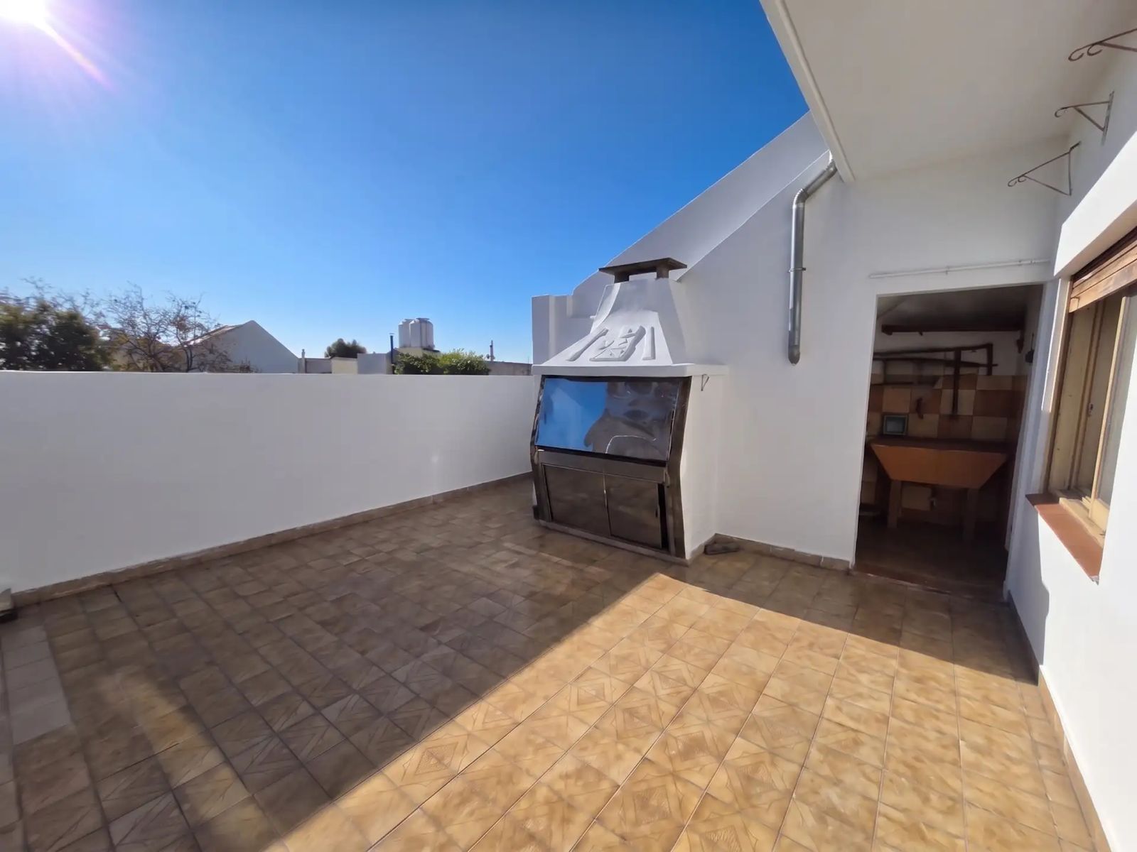 SE VENDE Galpón/Depósito + Dpto en planta alta. en LOMAS DEL MIRADOR - 27