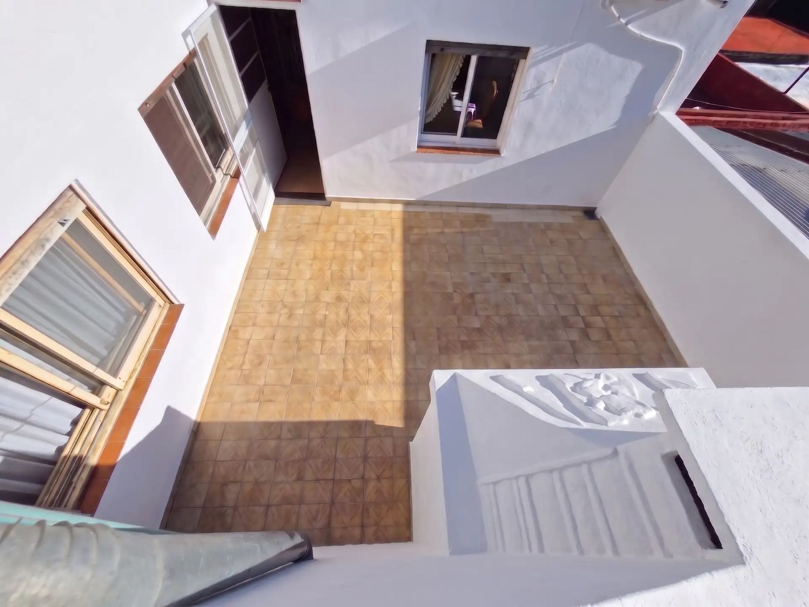 SE VENDE Galpón/Depósito + Dpto en planta alta. en LOMAS DEL MIRADOR - 30