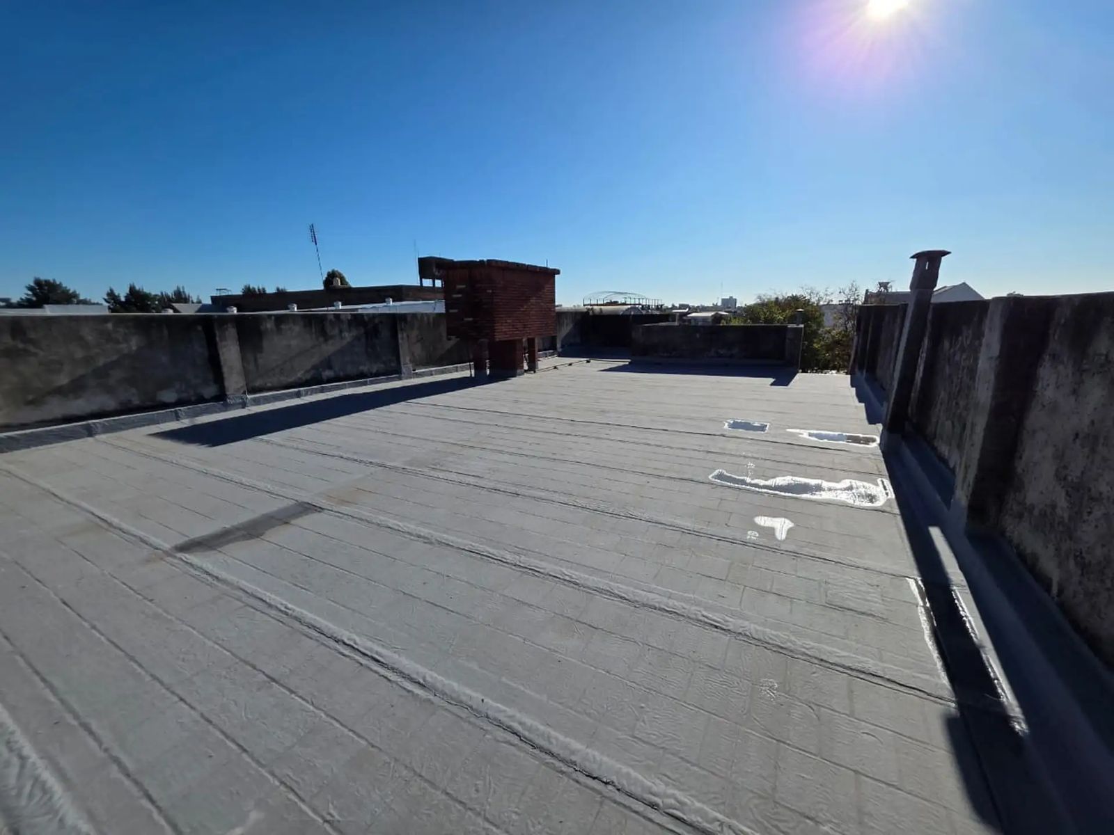 SE VENDE Galpón/Depósito + Dpto en planta alta. en LOMAS DEL MIRADOR - 32