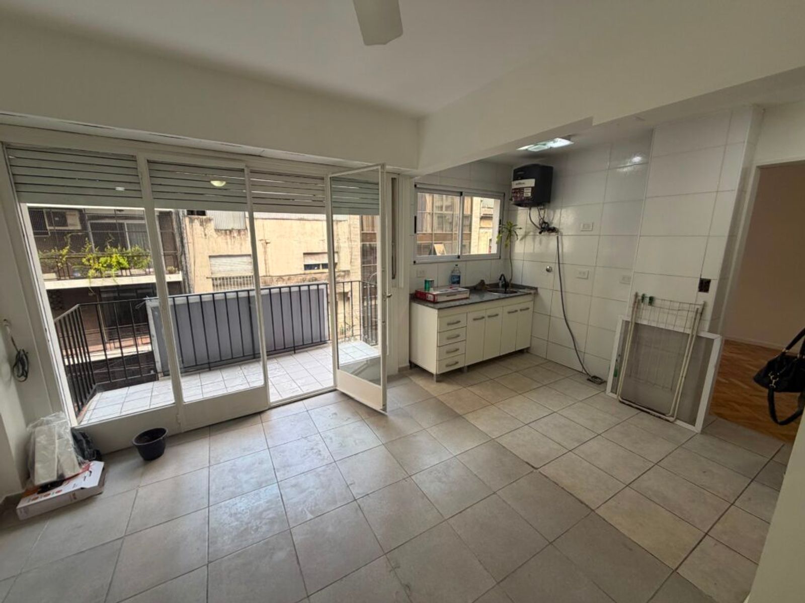 SE VENDE 3 AMB. CON BALCON AL FRENTE EN RECOLETA - 1