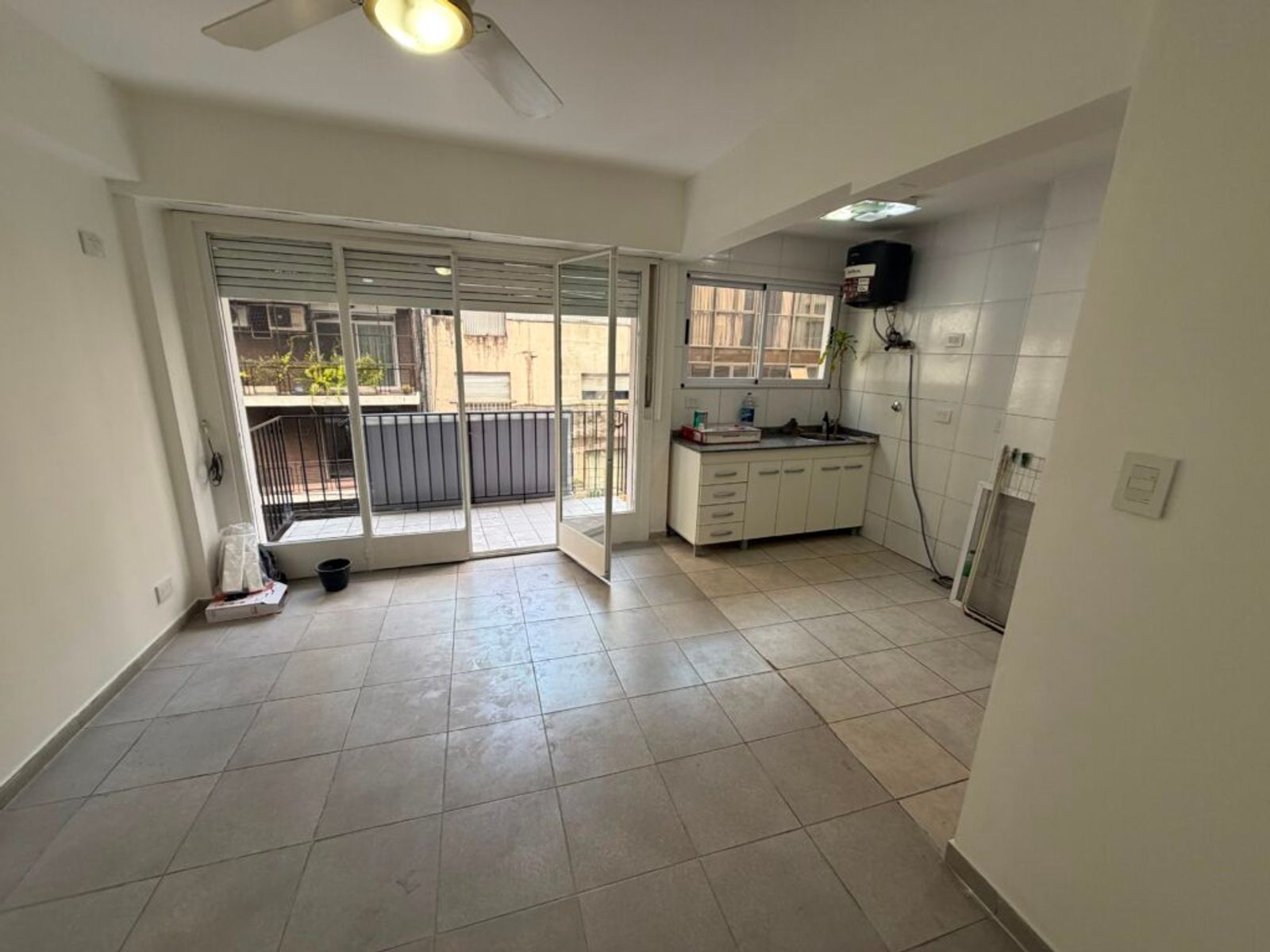 SE VENDE 3 AMB. CON BALCON AL FRENTE EN RECOLETA - 2