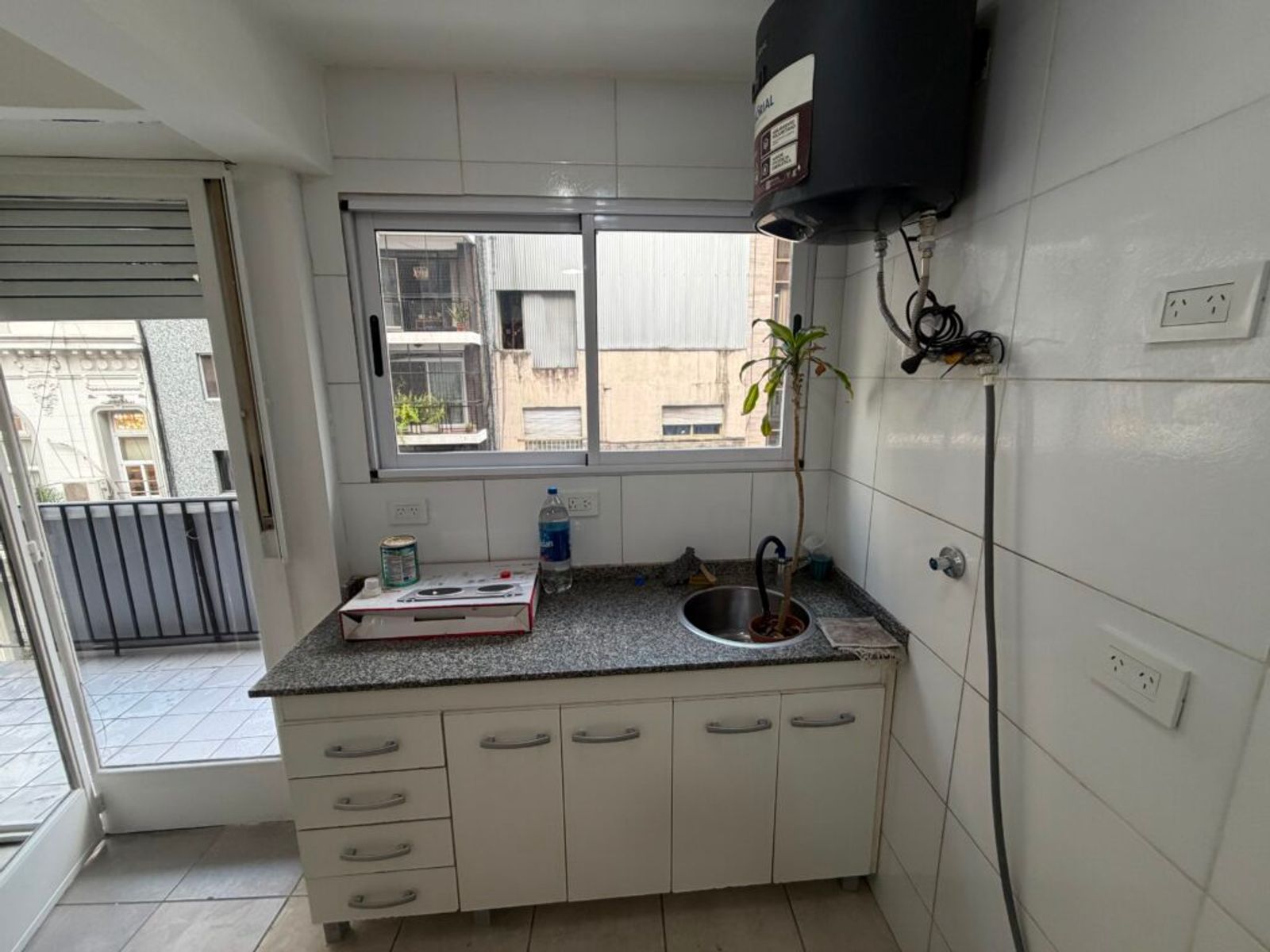 SE VENDE 3 AMB. CON BALCON AL FRENTE EN RECOLETA - 4