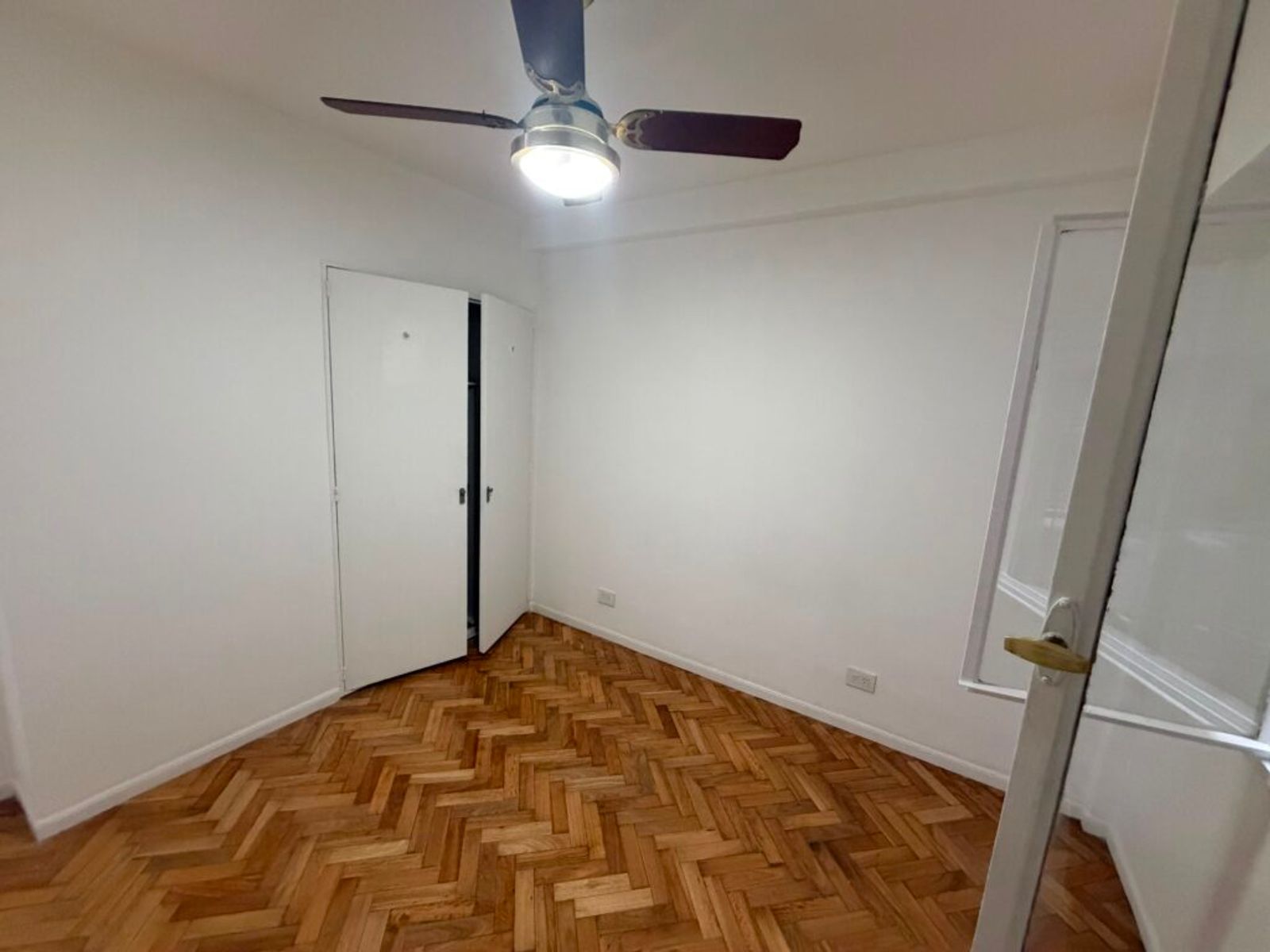 SE VENDE 3 AMB. CON BALCON AL FRENTE EN RECOLETA - 12