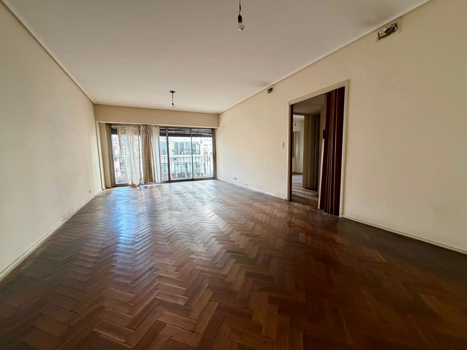 SE VENDE DPTO 4 AMB. CON COCHERA EN RECOLETA - 1