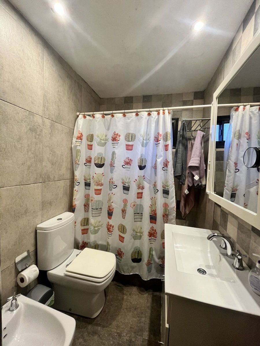 SE VENDE CASA 4 AMB. EN FLORES - 17