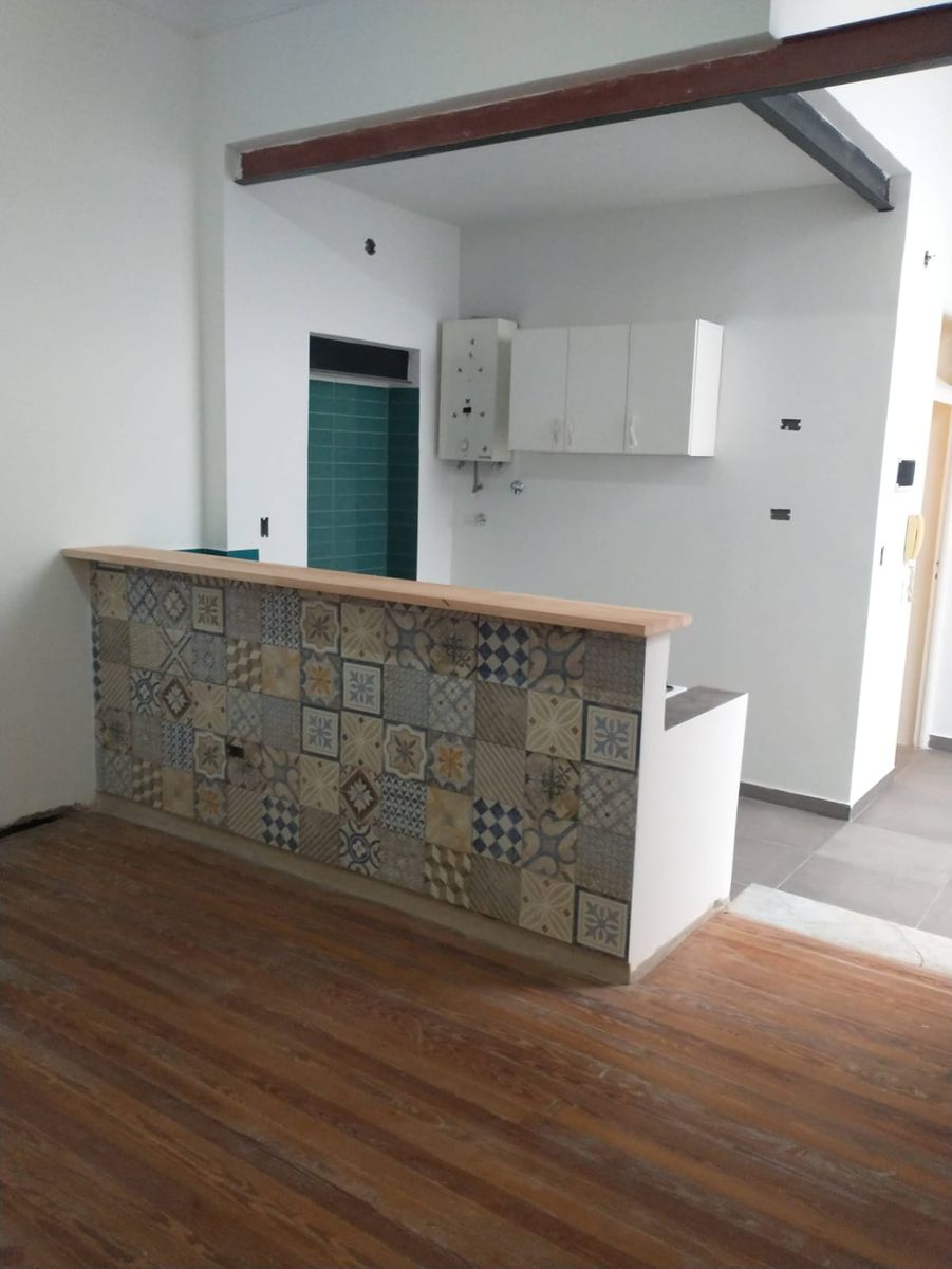 SE VENDE PH 2 AMB. GRANDE CON PATIO Y ESPACIO AEREO PROPIO EN VILLA LURO - 1