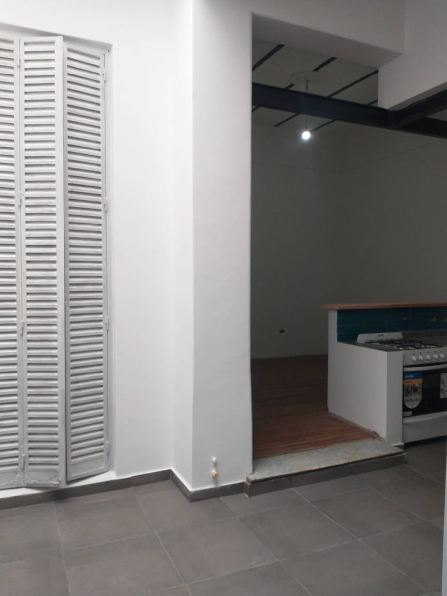 SE VENDE PH 2 AMB. GRANDE . CON PATIO Y ESPACIO AEREO PROPIO EN VILLA LURO - 2