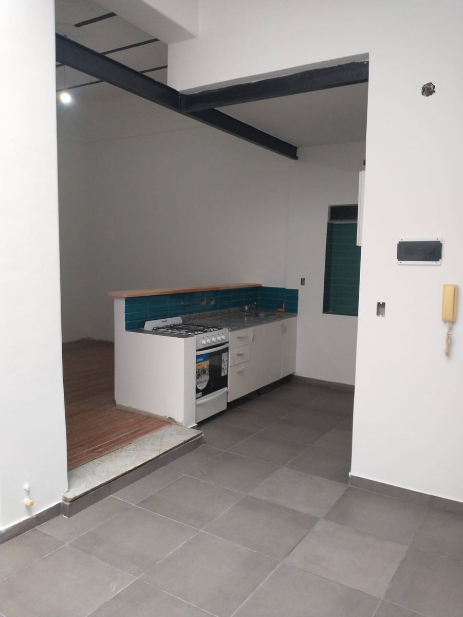 SE VENDE PH 2 AMB. GRANDE . CON PATIO Y ESPACIO AEREO PROPIO EN VILLA LURO - 3