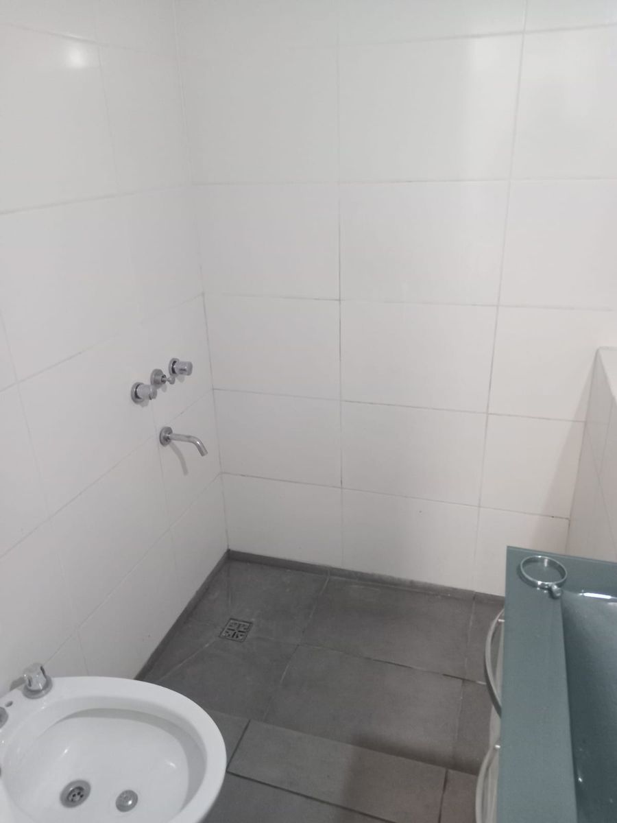 SE VENDE PH 2 AMB. GRANDE . CON PATIO Y ESPACIO AEREO PROPIO EN VILLA LURO - 7