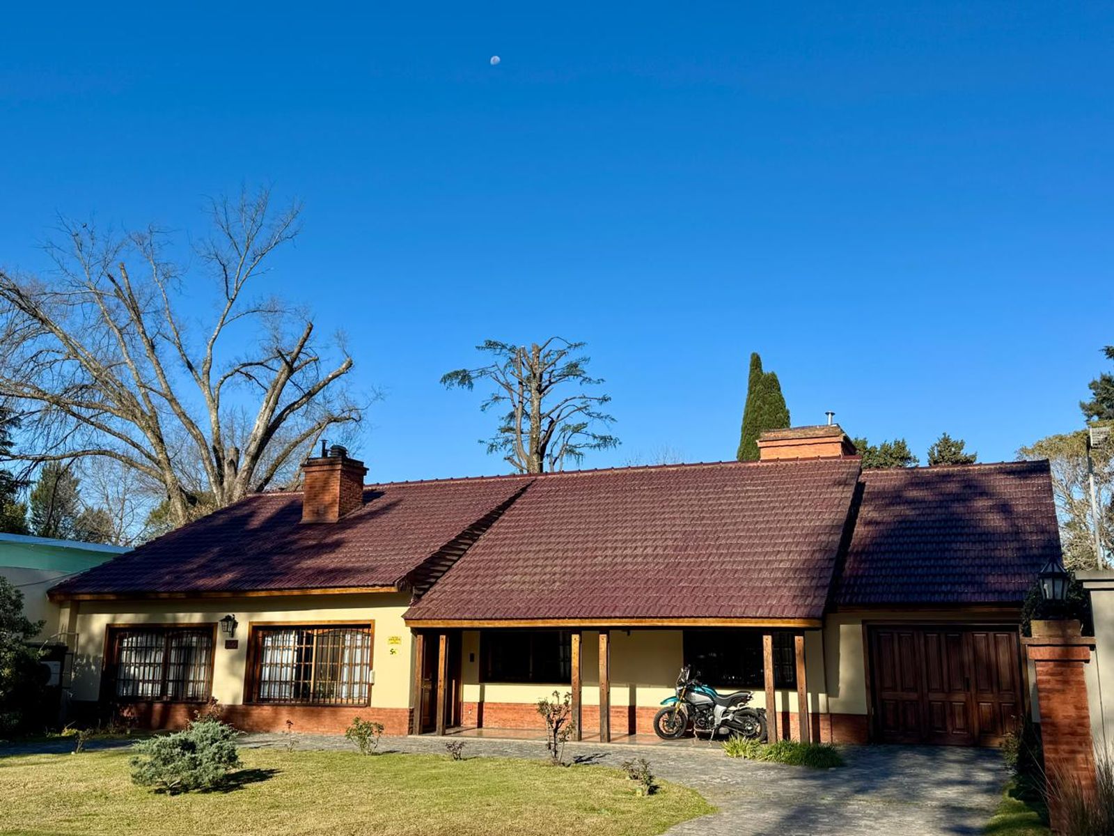 SE VENDE CASA SOBRE LOTE DE 1400 MTS EN BARRIO PARQUE SAN MIGUEL